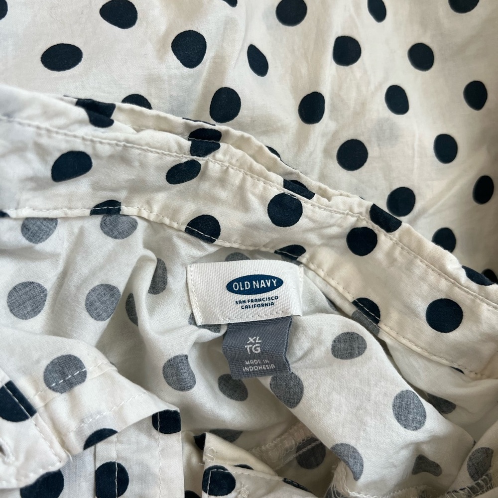 Old Navy button down shirt with collar. 100%cotton XL - Picture 4 of 8